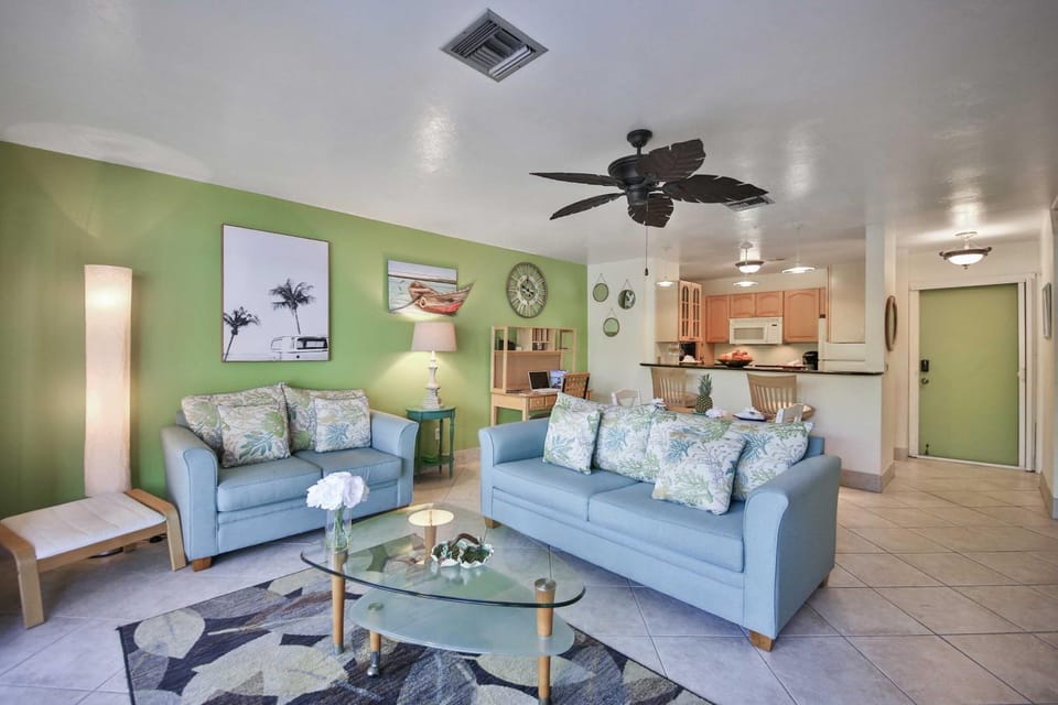 Waterfront Matlacha Condo w/ Patio & Pool Access House in Matlacha
