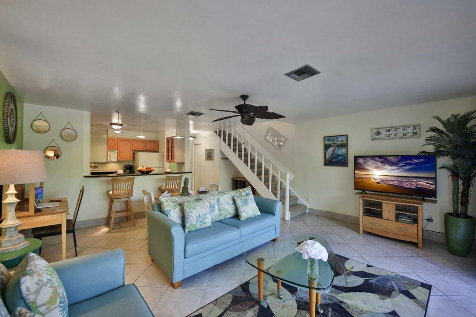 Waterfront Matlacha Condo w/ Patio & Pool Access House in Matlacha