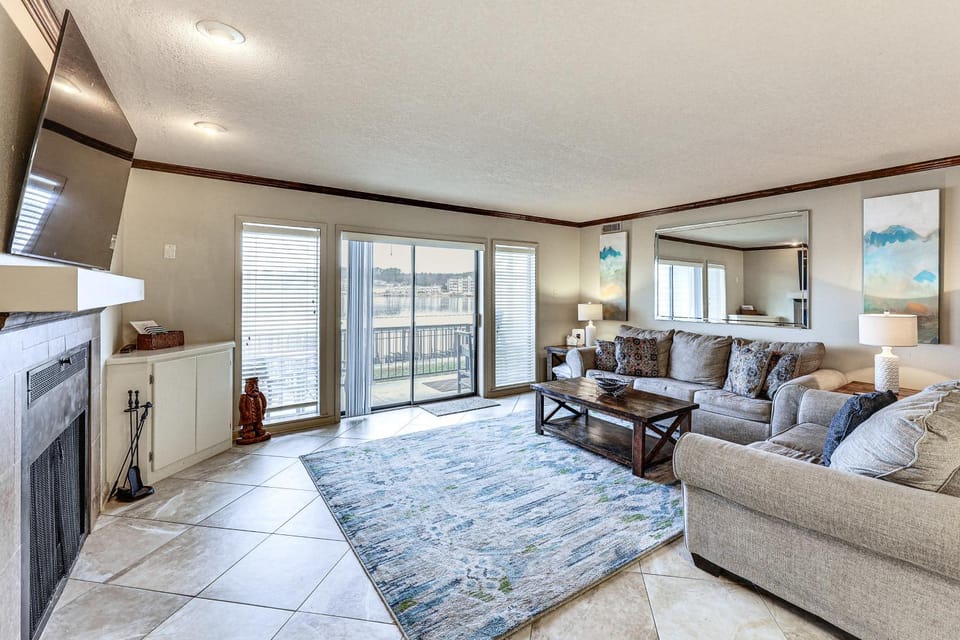 Hot Springs Condo on Lake Hamilton w/ Balcony! House in Lake Hamilton
