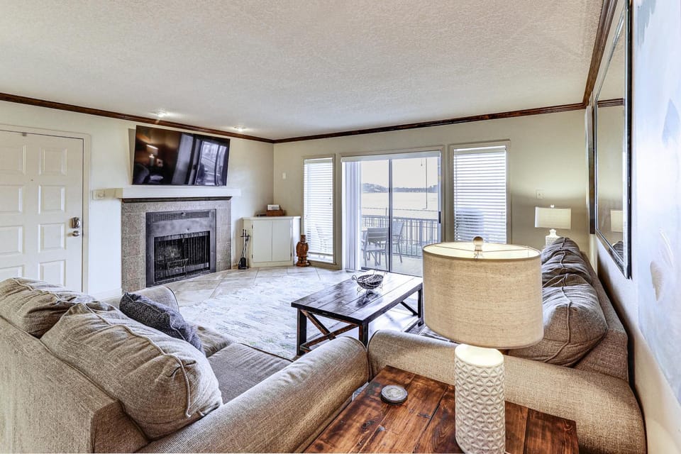 Hot Springs Condo on Lake Hamilton w/ Balcony! House in Lake Hamilton
