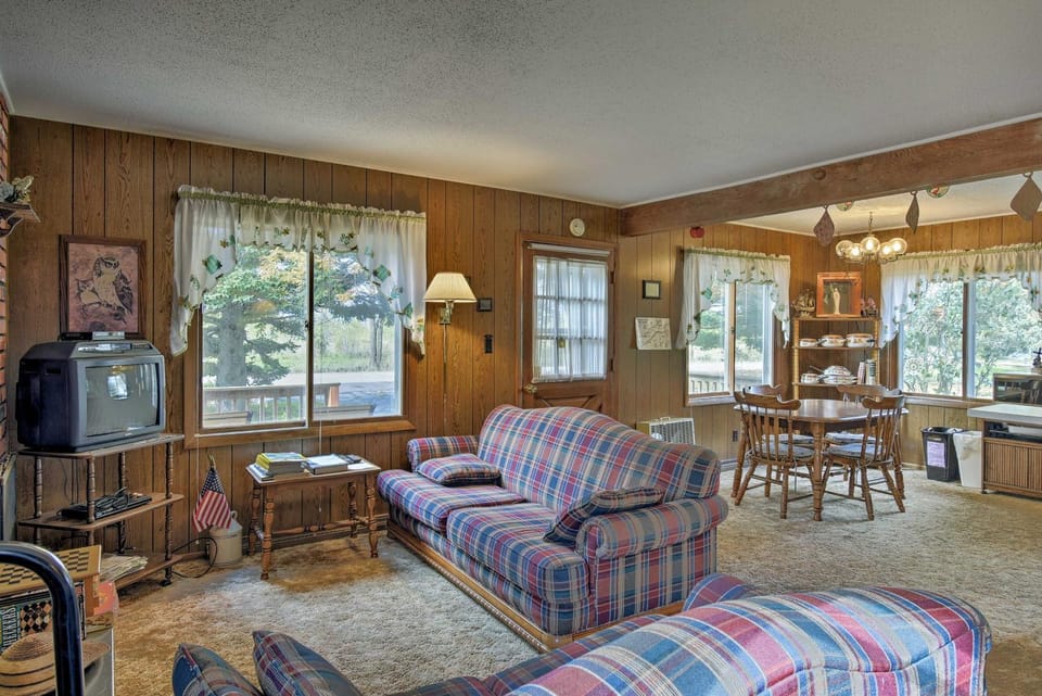 Walk to Green Lake & Beach: Cozy Cabin w/ Deck Cabin in Wisconsin