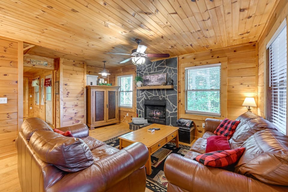 Pet-Friendly Cabin w/ Fireplace, Smoky Mtn Views Cabin in North Carolina