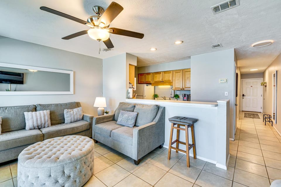 Oceanfront Panama City Beach Condo w/ Balcony! House in Lower Grand Lagoon