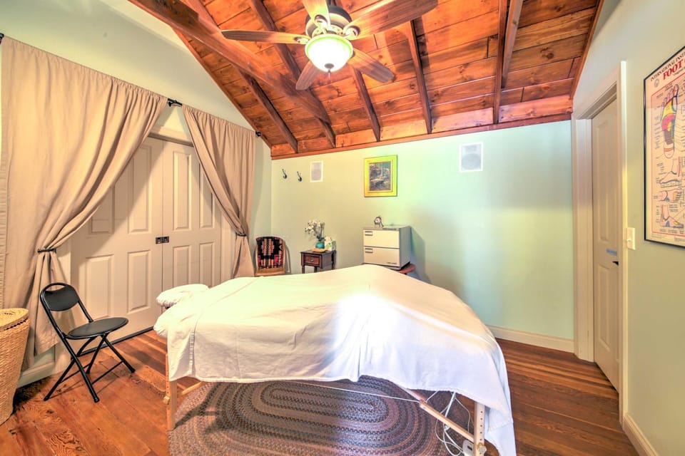 Augusta Studio at Halcyon Spa Bed & Breakfast Apartment in Missouri