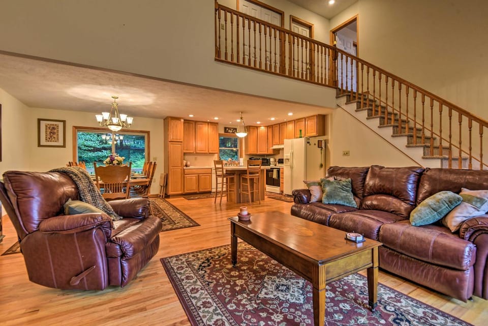 Pocono Mountain Home w/ 3 Community Lakes! House in Pocono Mountains