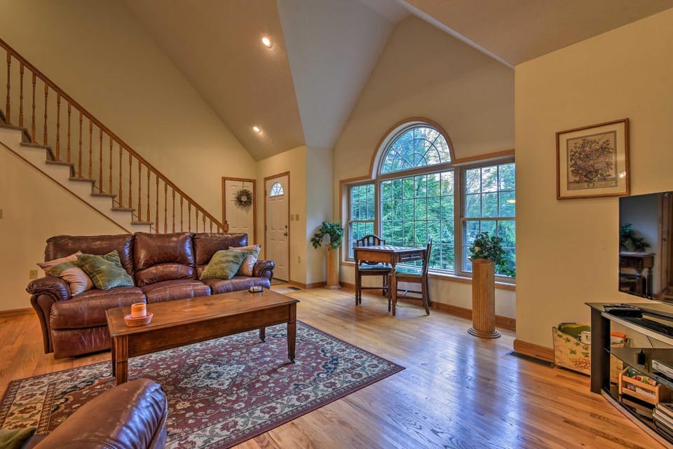 Pocono Mountain Home w/ 3 Community Lakes! House in Pocono Mountains