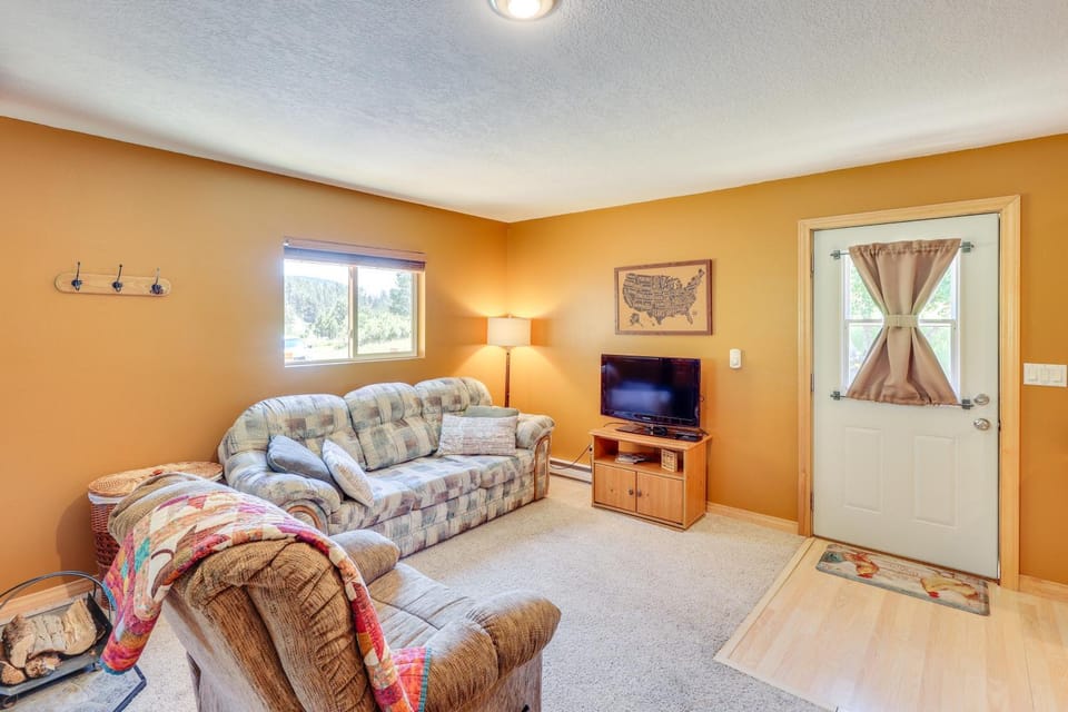 Rapid City Cabin w/ Hiking & ATV Trail Access Cabin in West Pennington