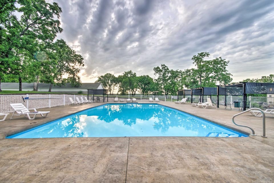 Fun w/ Family! Lake of the Ozarks Condo w/ Pool House in Osage Beach