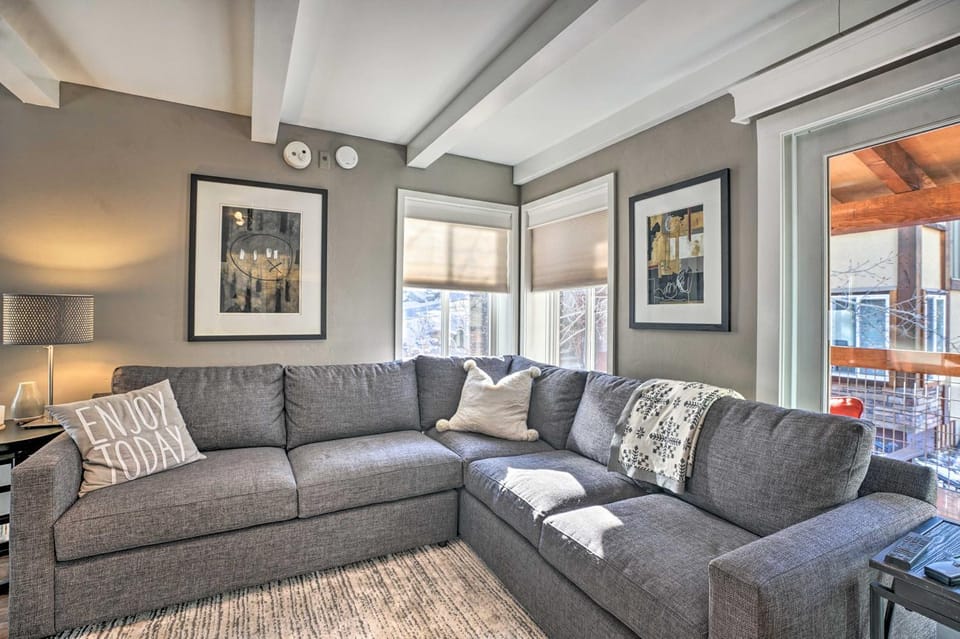 Ski-In/Out Snowmass Condo w/ Community Hot Tub! House in Snowmass Village
