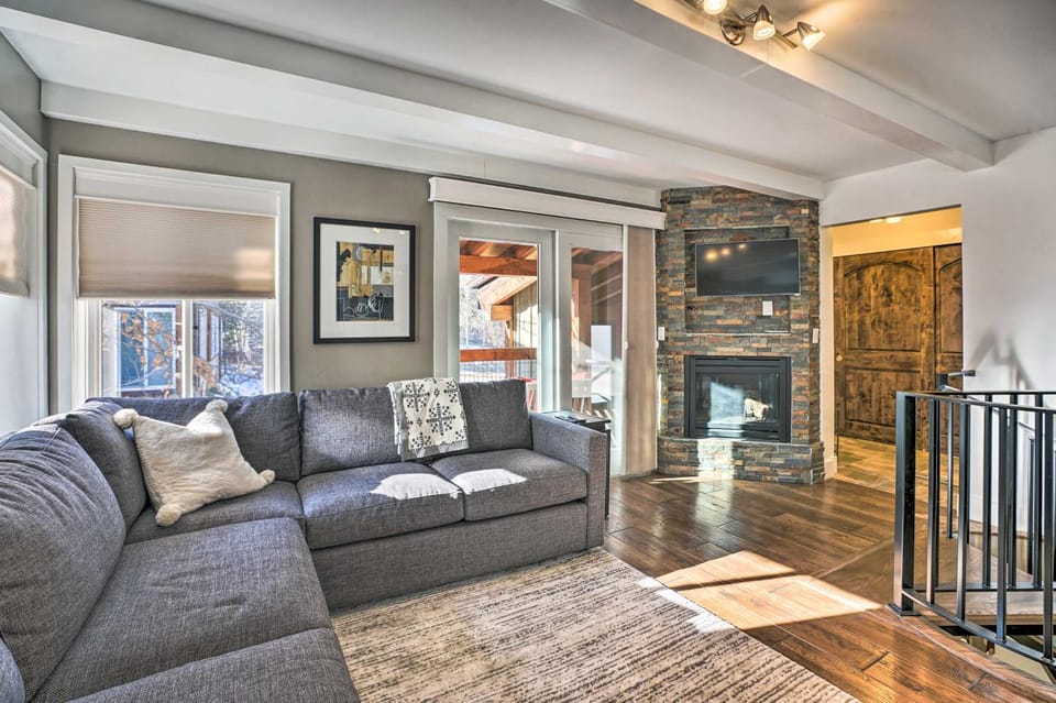 Ski-In/Out Snowmass Condo w/ Community Hot Tub! House in Snowmass Village