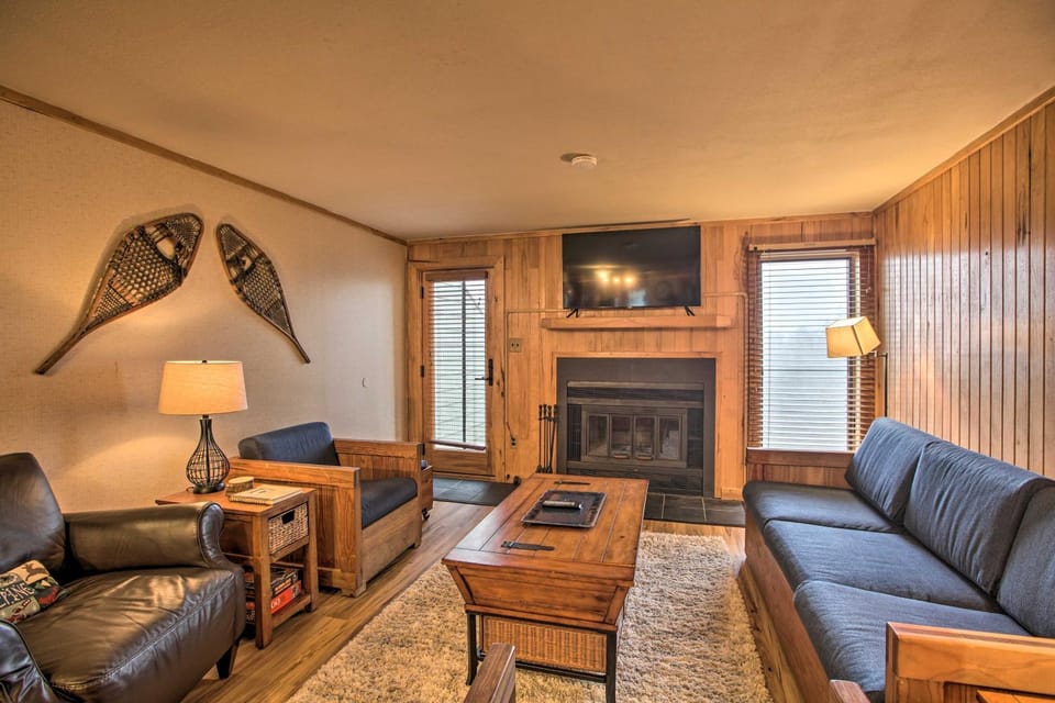 Slopeside Snowshoe Condo - Walk to Ski Lifts! House in Snowshoe