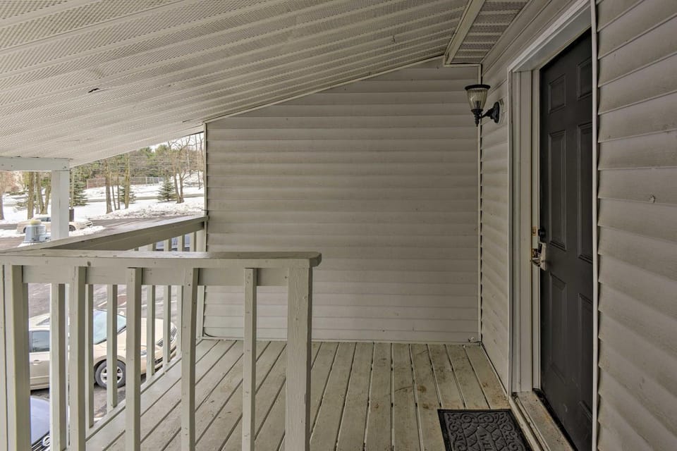 Near Mt Airy Casino: Mount Pocono Condo w/ Balcony House in Mount Pocono