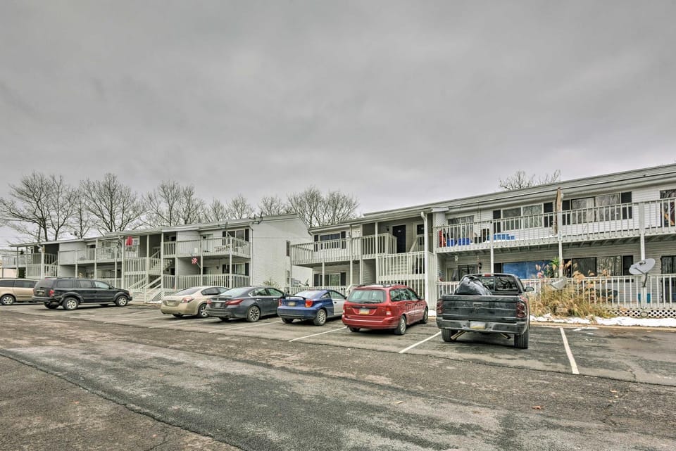 Near Mt Airy Casino: Mount Pocono Condo w/ Balcony House in Mount Pocono