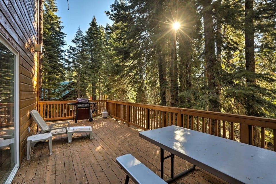 Carnelian Bay Home w/ Hot Tub Near Tahoe Skiing House in Lake Tahoe