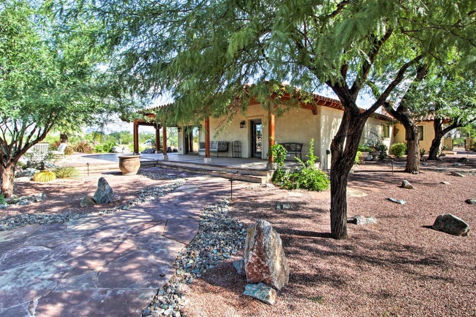 Luxe Tucson Vineyard Home w/ Views & Fire Pit House in Tortolita