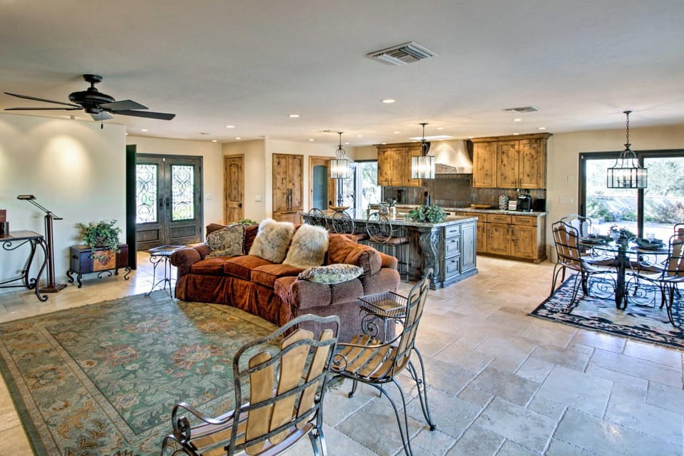 Luxe Tucson Vineyard Home w/ Views & Fire Pit House in Tortolita