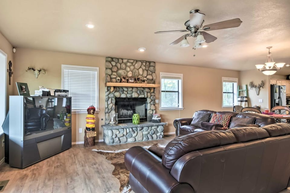 Ruidoso Home w/ Deck & Grill, Near Grindstone Lake House in Ruidoso