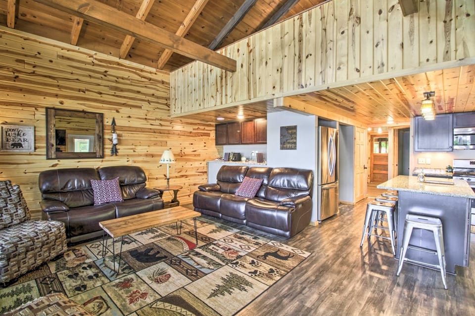 Dock, Sauna & Hot Tub! 'Loon Lake Lodge' House in Minnesota