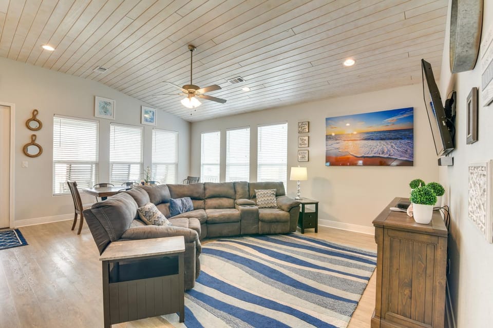 Luxe Crystal Beach Retreat with Views! Walk to Shore House in Crystal Beach