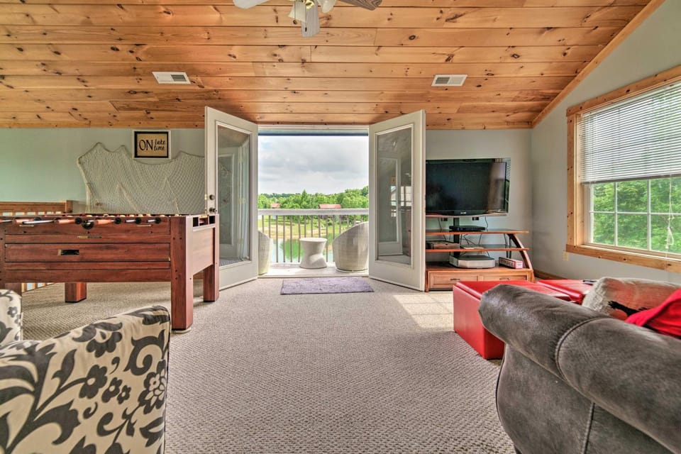 Family Getaway on Douglas Lake! Home w/ Deck, View House in Sevierville