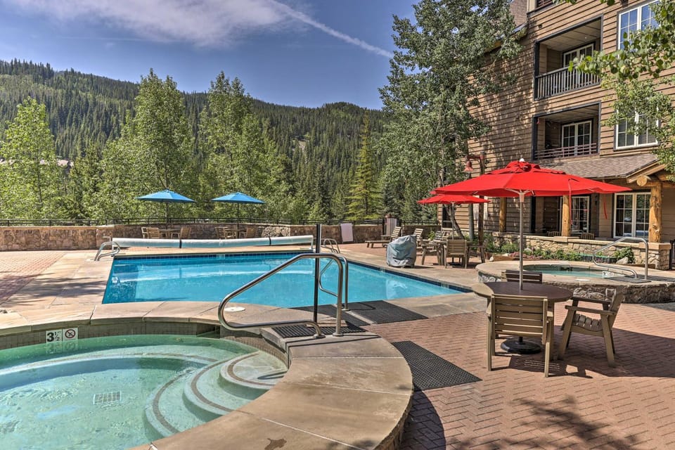 Keystone Ski Condo w/ Mtn View - Walk to Gondola! House in Keystone
