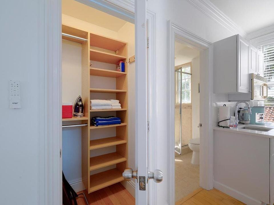 ORCHID SUITES - Historic Palm Beach Hotel Condominium Apartment in Palm Beach