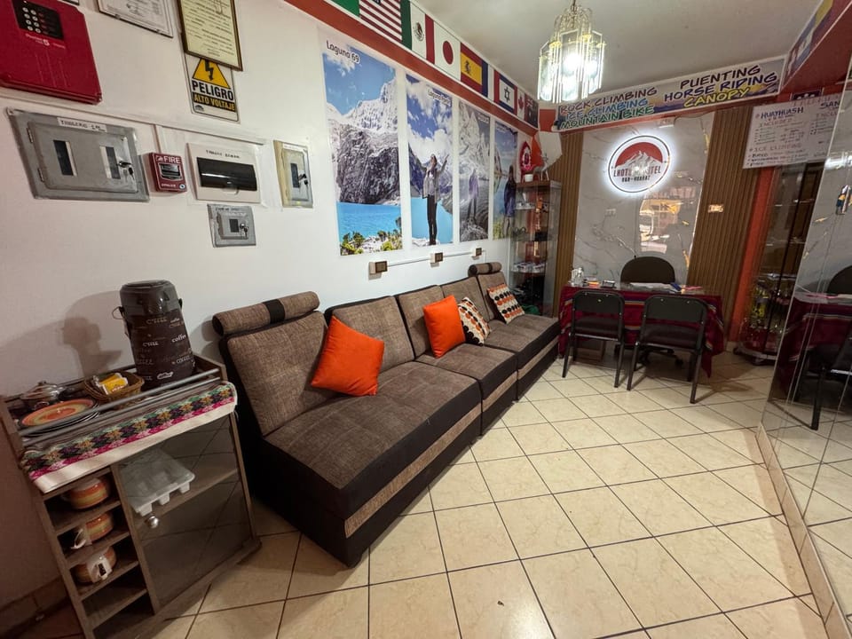 Lhotse Hostel B&B Bed and Breakfast in Huaraz