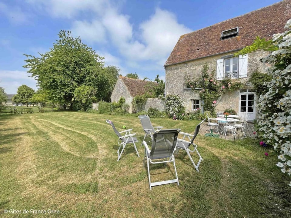 Maison chaleureuse aux portes d'Argentan - 9 pers. - FR-1-497-131 House in Normandy