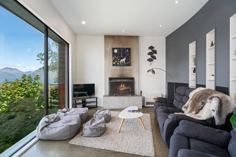 Modern Alpine Living with Spectacular View House in Queenstown
