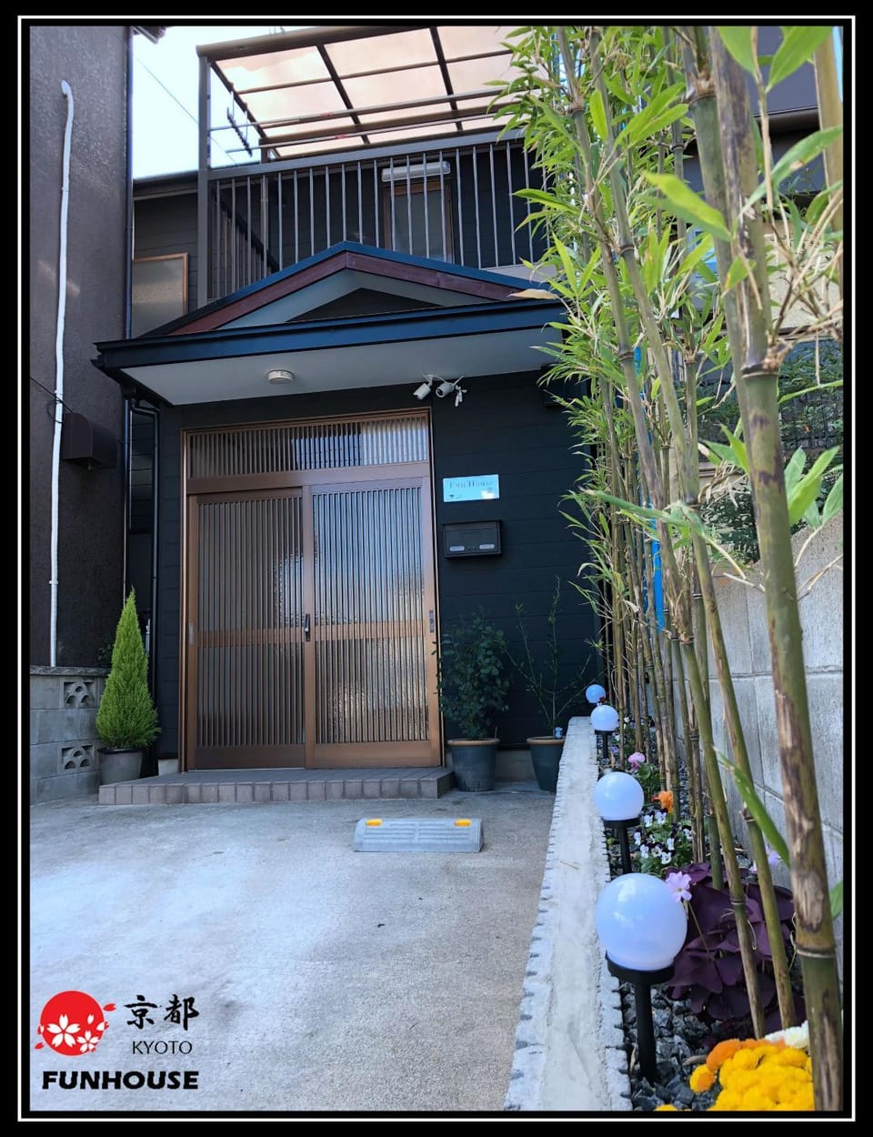 Facade/entrance