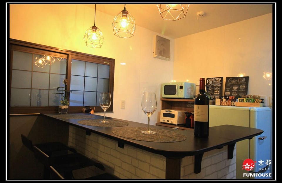Kitchen or kitchenette, Lounge or bar