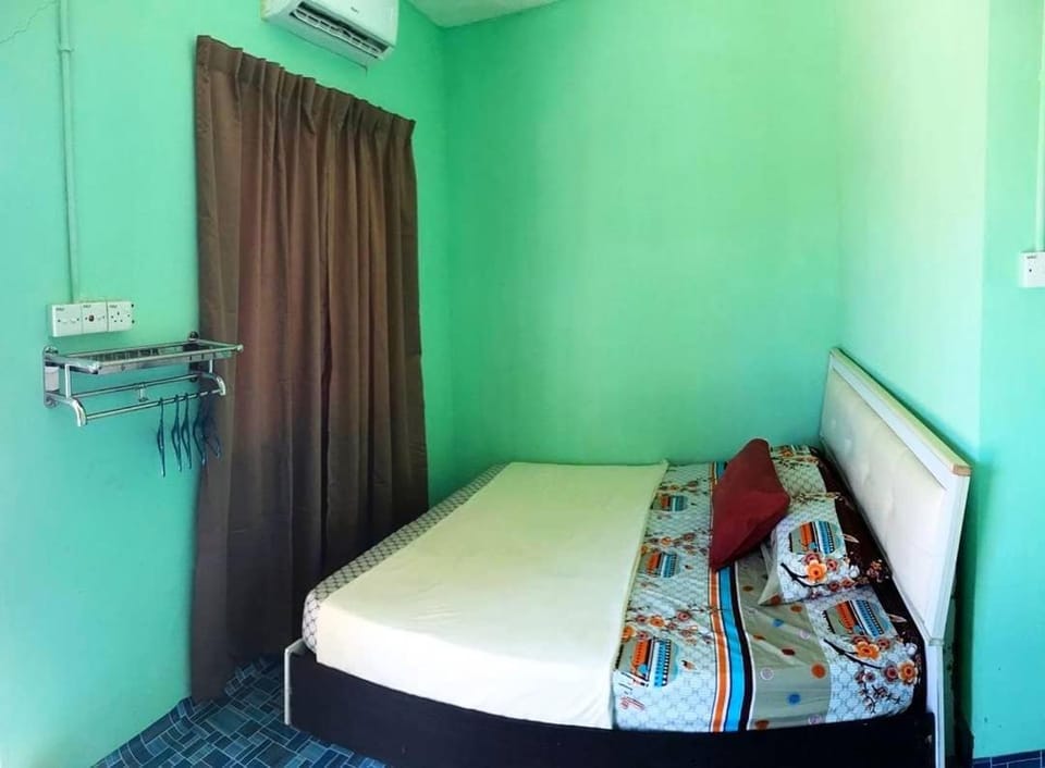Photo of the whole room, Bedroom, air conditioner