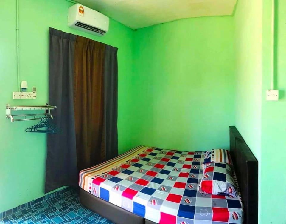 Photo of the whole room, Bedroom, air conditioner