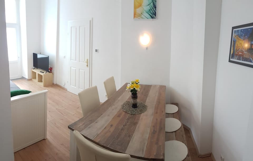 Living room, Photo of the whole room, Dining area
