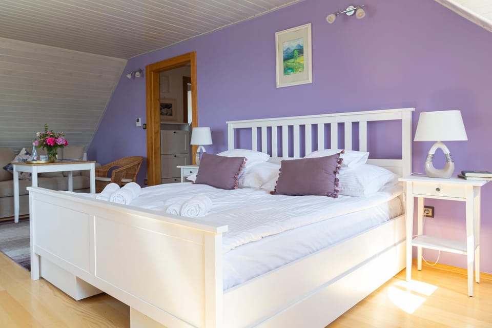 Bed, Photo of the whole room