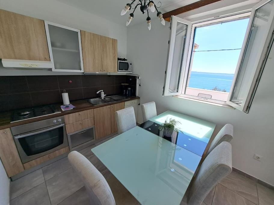 Kitchen or kitchenette, Seating area, Dining area, Sea view, minibar, pet friendly, stove