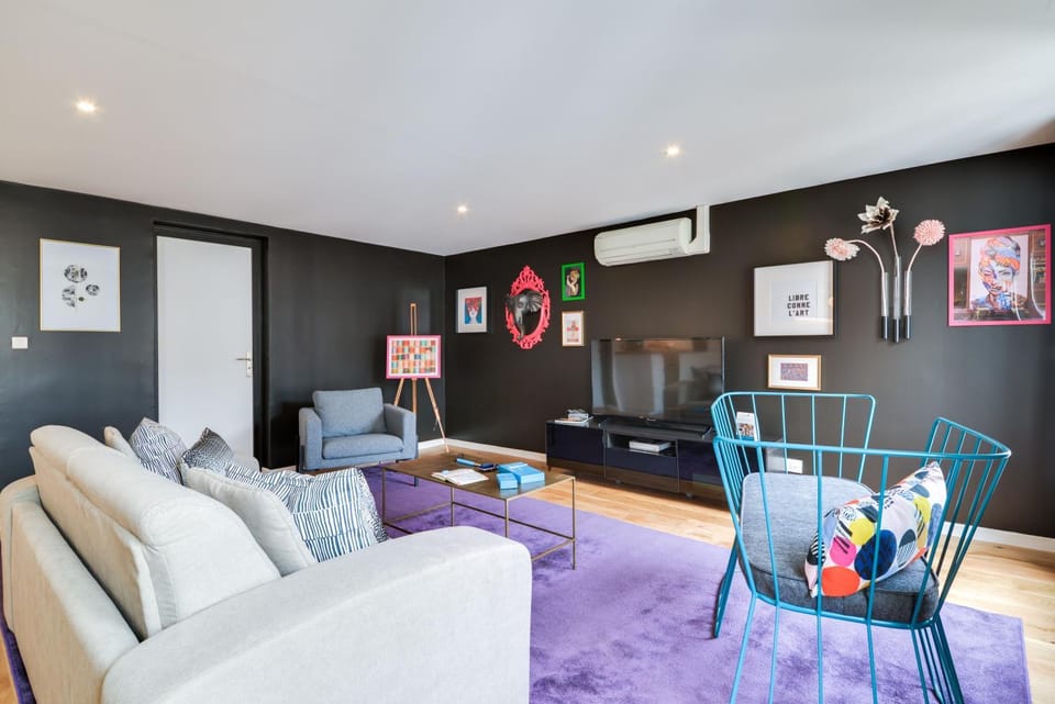 Living room, Seating area