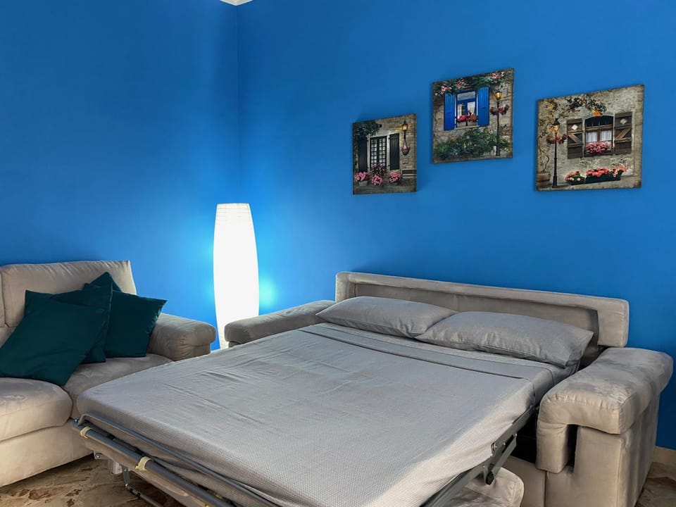 Bed, Lounge or bar