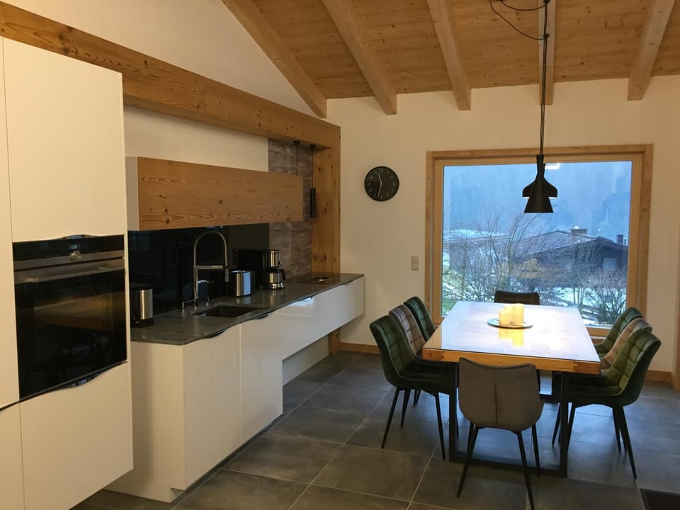 Kitchen or kitchenette, Dining area, Communal kitchen