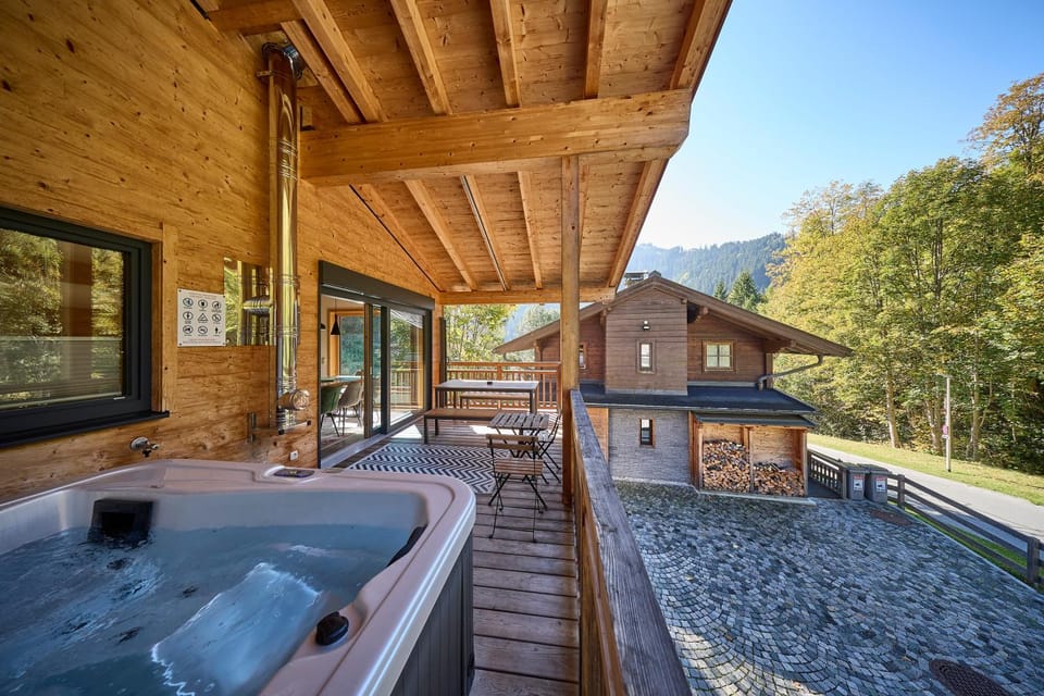 Hot Tub, Balcony/Terrace, Mountain view