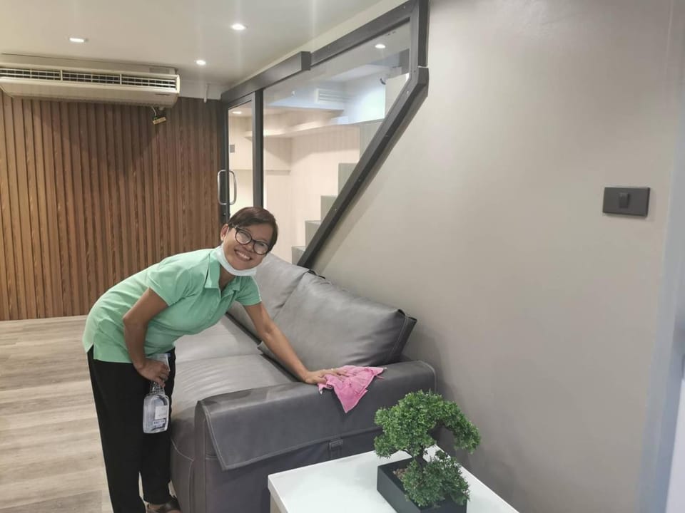 Staff, Seating area