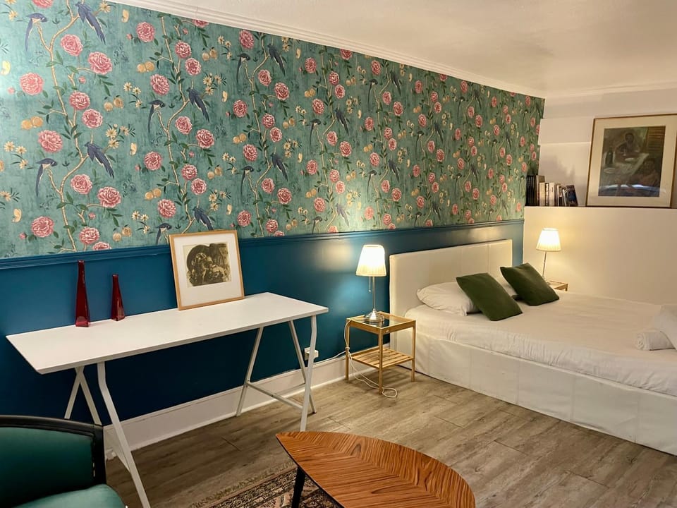 Elegant Triplex - Tour Eiffel Invalides Apartment in Paris