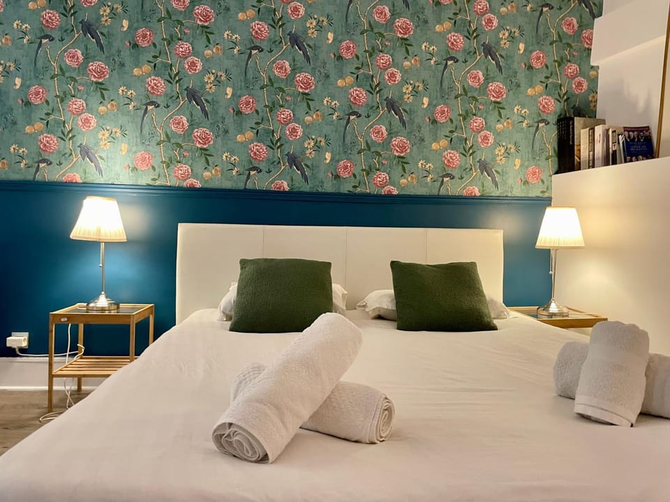 Elegant Triplex - Tour Eiffel Invalides Apartment in Paris