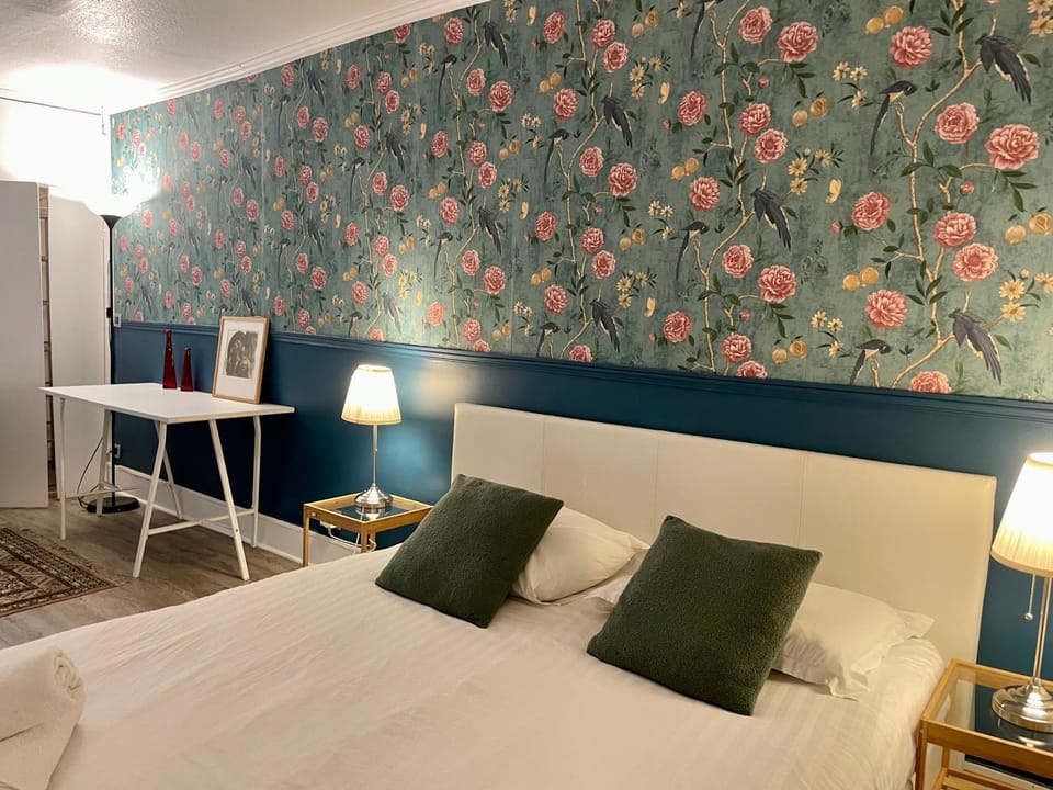 Elegant Triplex - Tour Eiffel Invalides Apartment in Paris