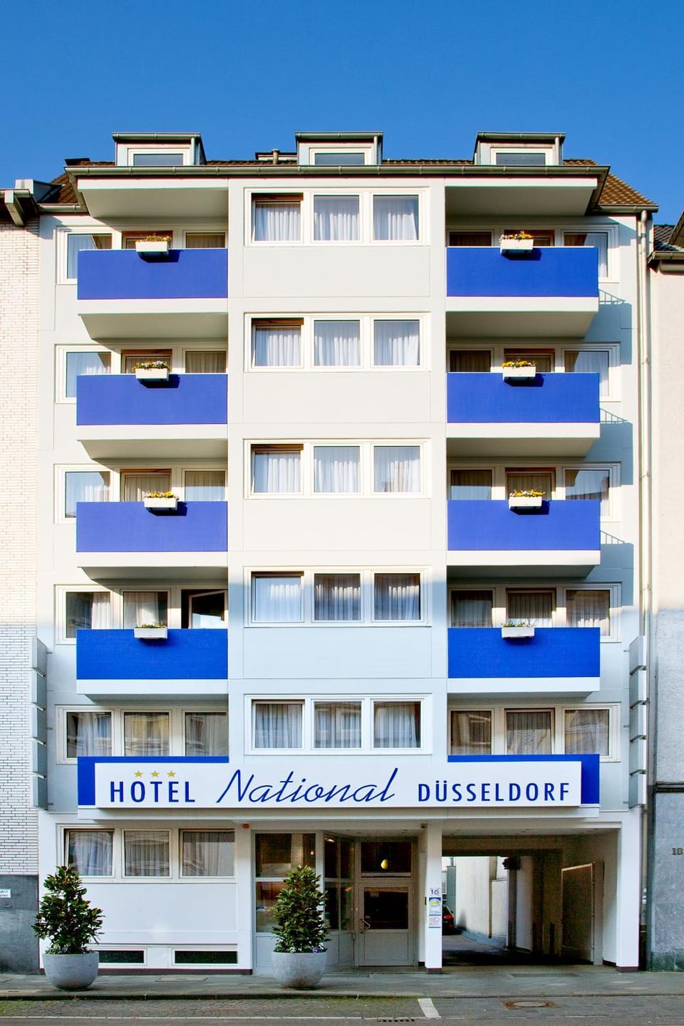 Facade/entrance