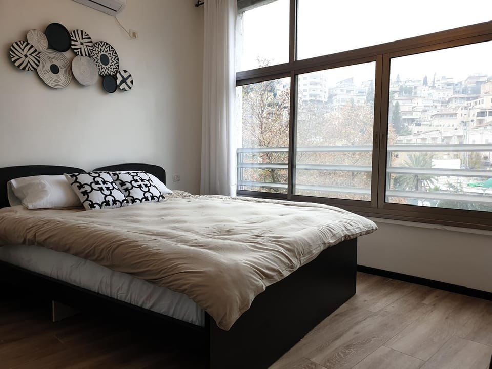 Nearby landmark, Bed, Bedroom