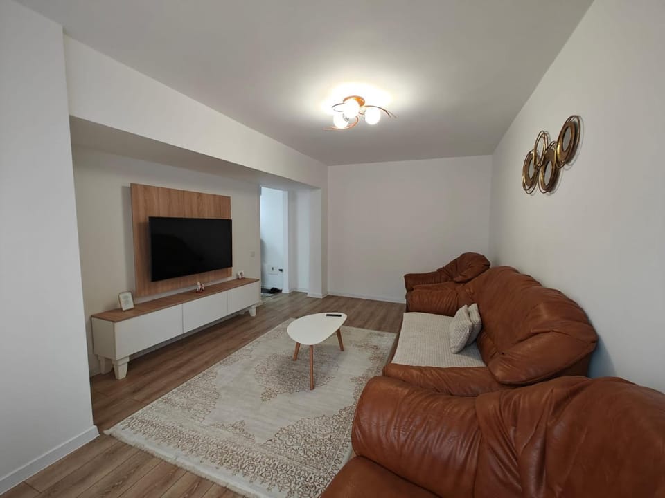 Communal lounge/ TV room, TV and multimedia, Living room, Seating area, Evening entertainment