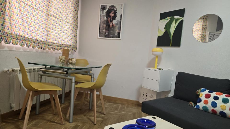 Seating area, Dining area