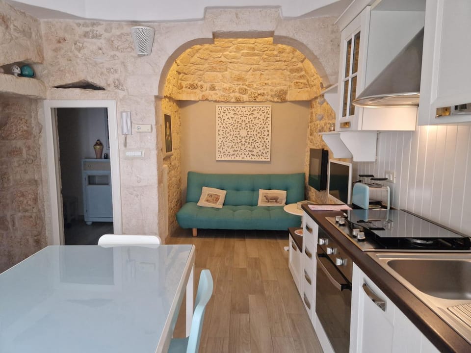 Kitchen or kitchenette, Living room, Dining area