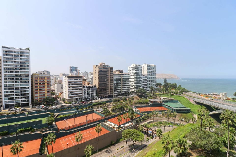 Stylish 3BR with Ocean View Apartment in Miraflores
